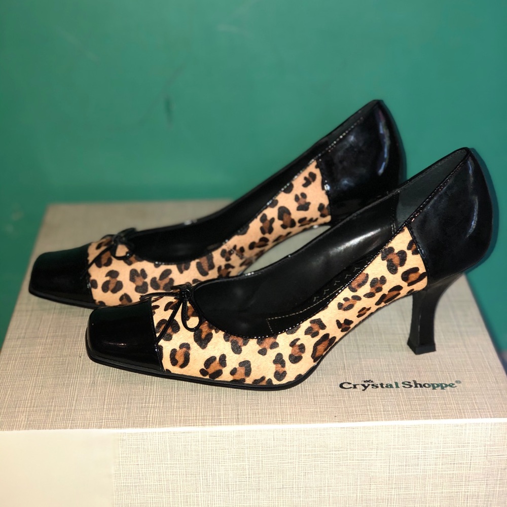 Square toe leopard print/patent leather pump
